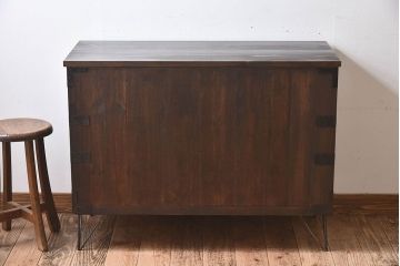 アンティーク家具　和製アンティーク　ヒノキ材天板　鉄脚収納棚