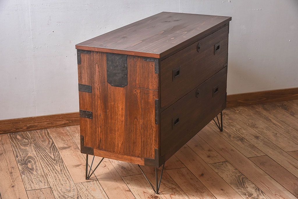 アンティーク家具　和製アンティーク　天板ヒノキ材　鉄脚ローチェスト