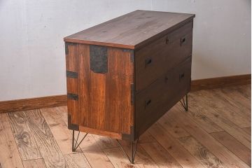 アンティーク家具　和製アンティーク　天板ヒノキ材　鉄脚ローチェスト