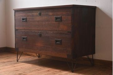 アンティーク家具　和製アンティーク　天板ヒノキ材　鉄脚ローチェスト