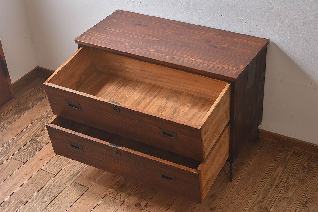 アンティーク家具　和製アンティーク　天板ヒノキ材　鉄脚ローチェスト