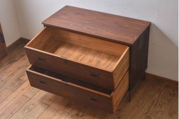 アンティーク家具　和製アンティーク　天板ヒノキ材　鉄脚ローチェスト