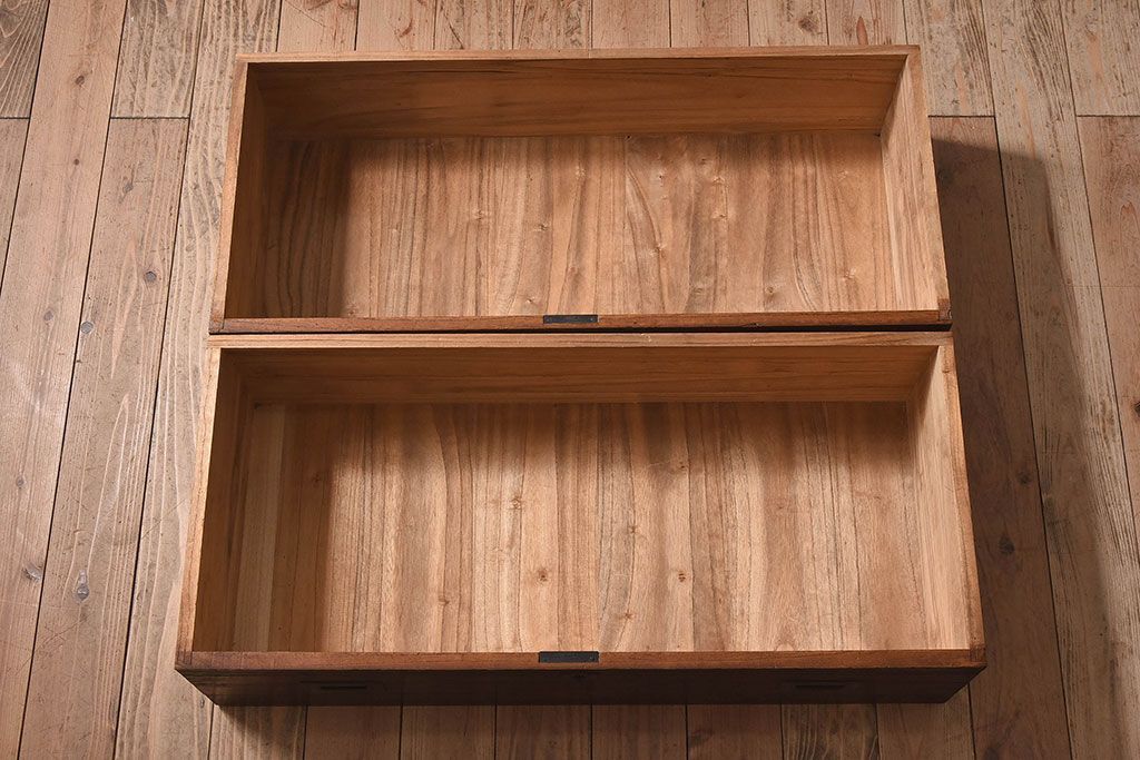 アンティーク家具　和製アンティーク　天板ヒノキ材　鉄脚ローチェスト