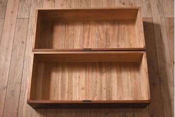 アンティーク家具　和製アンティーク　天板ヒノキ材　鉄脚ローチェスト