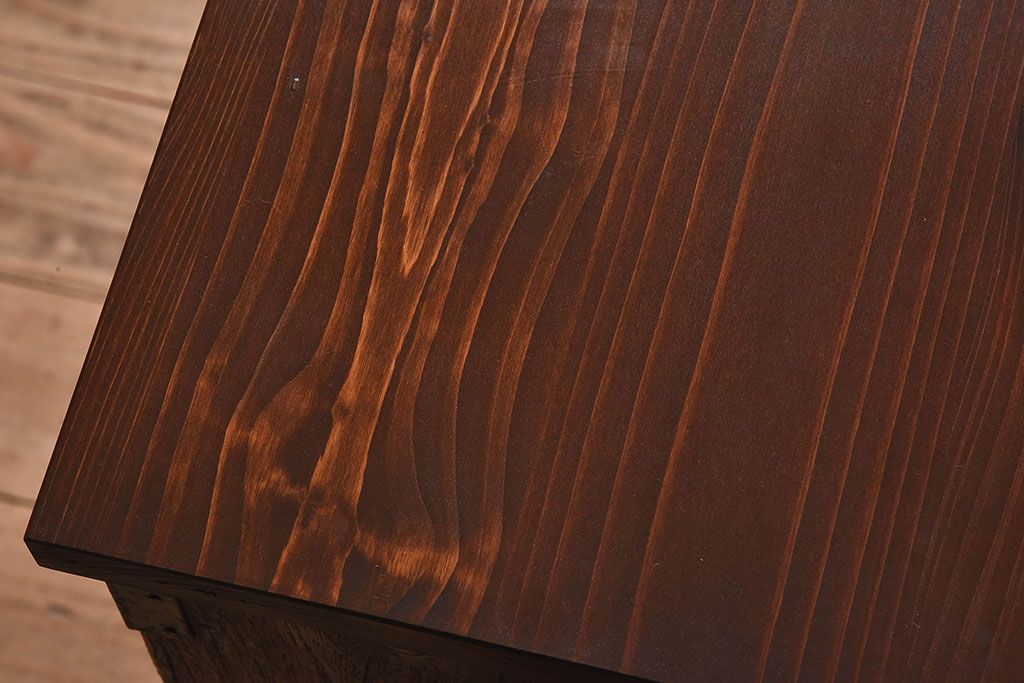 アンティーク家具　和製アンティーク　天板ヒノキ材　鉄脚ローチェスト