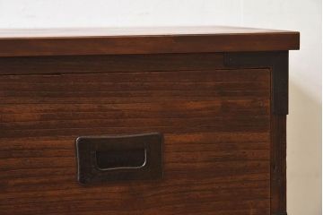 アンティーク家具　和製アンティーク　天板ヒノキ材　鉄脚ローチェスト