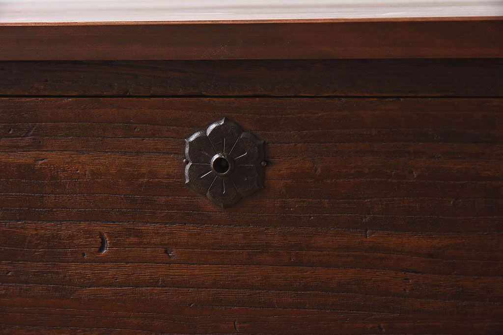 アンティーク家具　和製アンティーク　天板ヒノキ材　鉄脚ローチェスト