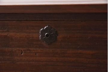 アンティーク家具　和製アンティーク　天板ヒノキ材　鉄脚ローチェスト