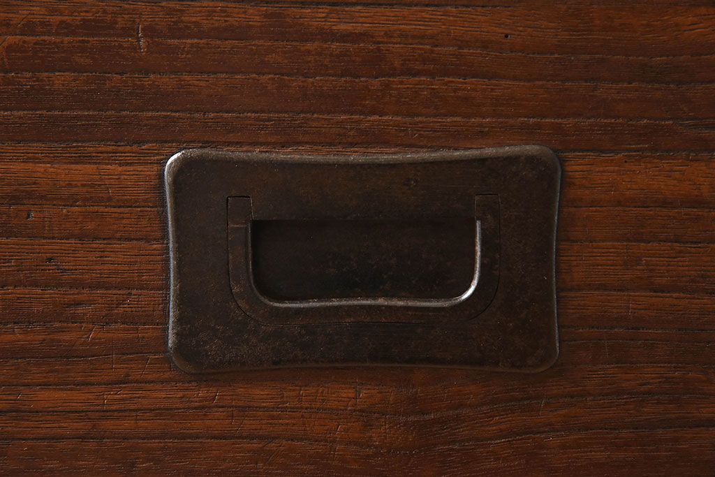 アンティーク家具　和製アンティーク　天板ヒノキ材　鉄脚ローチェスト