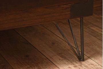 アンティーク家具　和製アンティーク　天板ヒノキ材　鉄脚ローチェスト