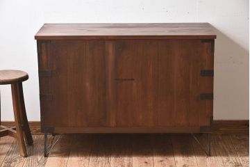 アンティーク家具　和製アンティーク　天板ヒノキ材　鉄脚ローチェスト