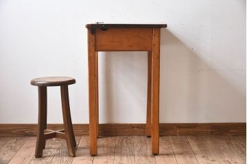 アンティーク家具　イギリスアンティーク　ブナ材　スクールデスク(平机)