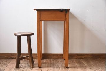 アンティーク家具　イギリスアンティーク　ブナ材　スクールデスク(平机)