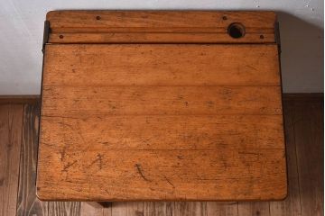 アンティーク家具　イギリスアンティーク　ブナ材　スクールデスク(平机)