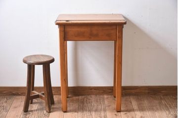 アンティーク家具　イギリスアンティーク　ブナ材　スクールデスク(平机)