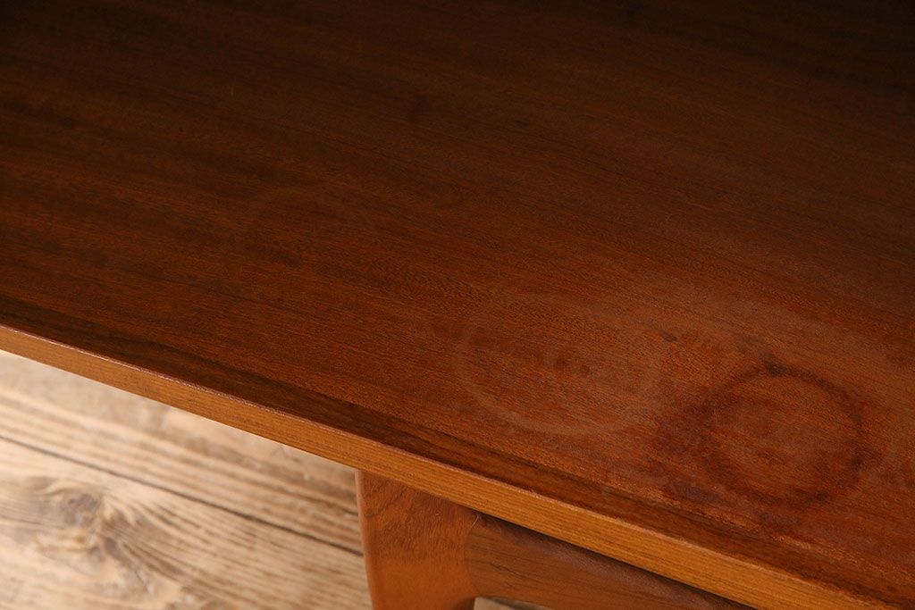 北欧家具 チーク材製 G-plan(ジープラン) Fresco(フレスコ) スタイリッシュな脚付きサイドボード