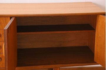 北欧家具 チーク材製 G-plan(ジープラン) Fresco(フレスコ) スタイリッシュな脚付きサイドボード