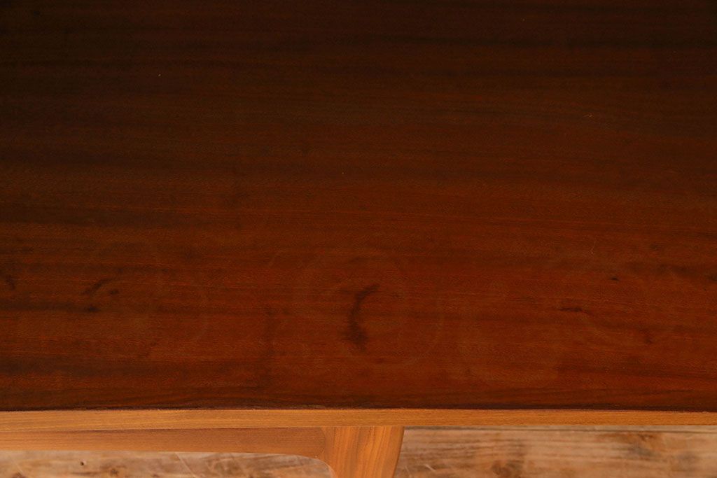 北欧家具 チーク材製 G-plan(ジープラン) Fresco(フレスコ) スタイリッシュな脚付きサイドボード