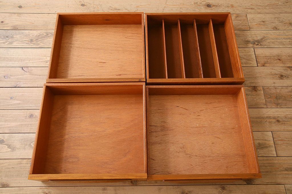 北欧家具 チーク材製 G-plan(ジープラン) Fresco(フレスコ) スタイリッシュな脚付きサイドボード