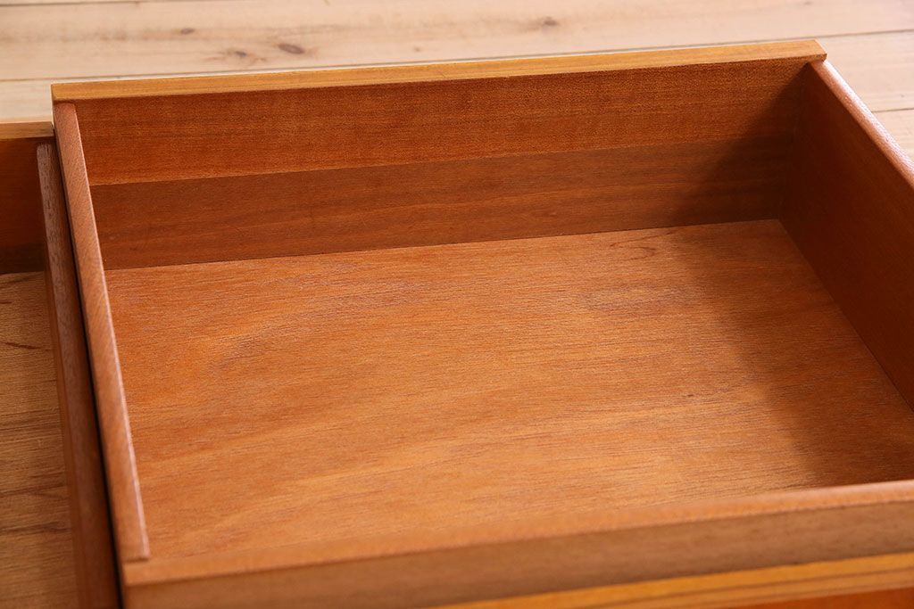 北欧家具 チーク材製 G-plan(ジープラン) Fresco(フレスコ) スタイリッシュな脚付きサイドボード