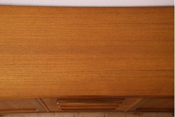 北欧家具 チーク材製 G-plan(ジープラン) Fresco(フレスコ) スタイリッシュな脚付きサイドボード