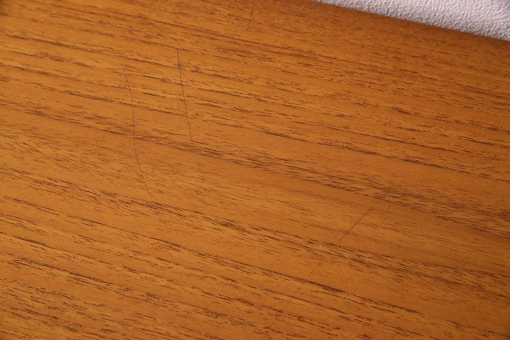 北欧家具 チーク材製 G-plan(ジープラン) Fresco(フレスコ) スタイリッシュな脚付きサイドボード