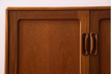 北欧家具 チーク材製 G-plan(ジープラン) Fresco(フレスコ) スタイリッシュな脚付きサイドボード