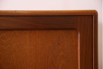 北欧家具 チーク材製 G-plan(ジープラン) Fresco(フレスコ) スタイリッシュな脚付きサイドボード