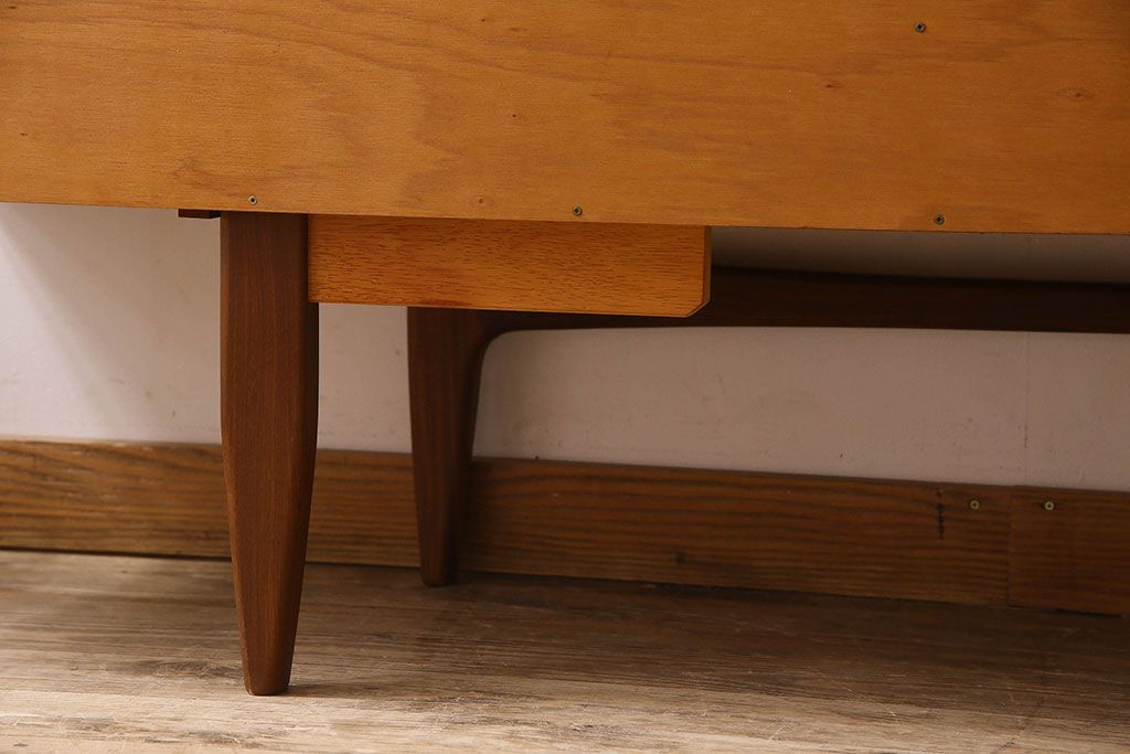 北欧家具 チーク材製 G-plan(ジープラン) Fresco(フレスコ) スタイリッシュな脚付きサイドボード