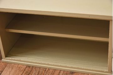 アンティーク家具　アンティークペイント　チェッカーガラスがおしゃれなローボード