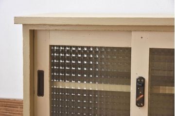 アンティーク家具　アンティークペイント　チェッカーガラスがおしゃれなローボード