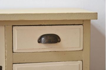 アンティーク家具　アンティークペイント　チェッカーガラスがおしゃれなローボード