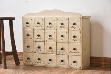アンティーク家具　ヨーロッパアンティーク　レトロな雰囲気がかわいい小引き出し
