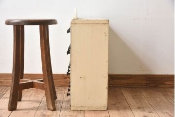 アンティーク家具　ヨーロッパアンティーク　レトロな雰囲気がかわいい小引き出し