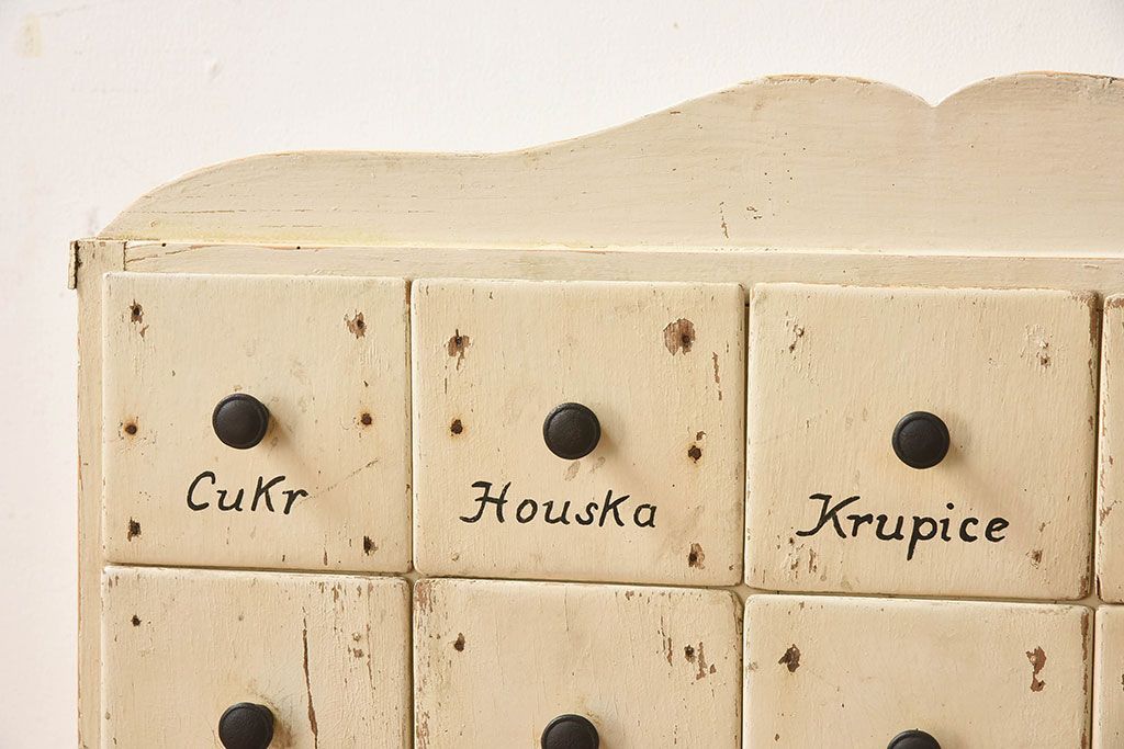 アンティーク家具　ヨーロッパアンティーク　レトロな雰囲気がかわいい小引き出し