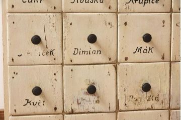 アンティーク家具　ヨーロッパアンティーク　レトロな雰囲気がかわいい小引き出し