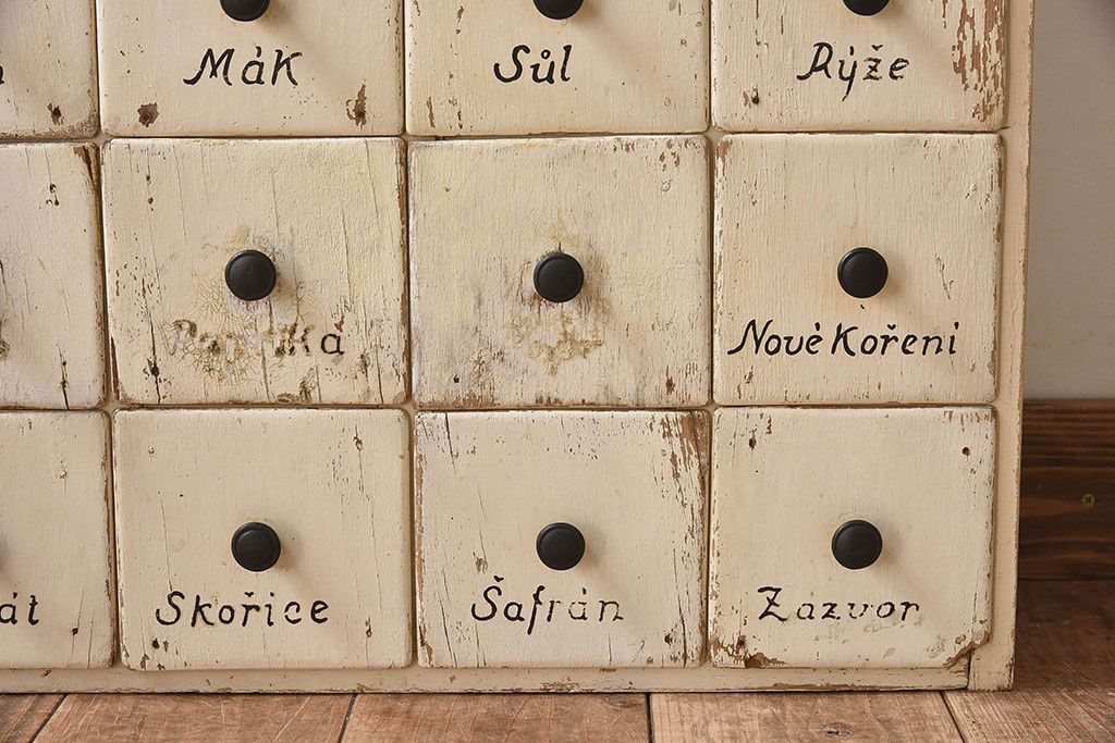 アンティーク家具　ヨーロッパアンティーク　レトロな雰囲気がかわいい小引き出し