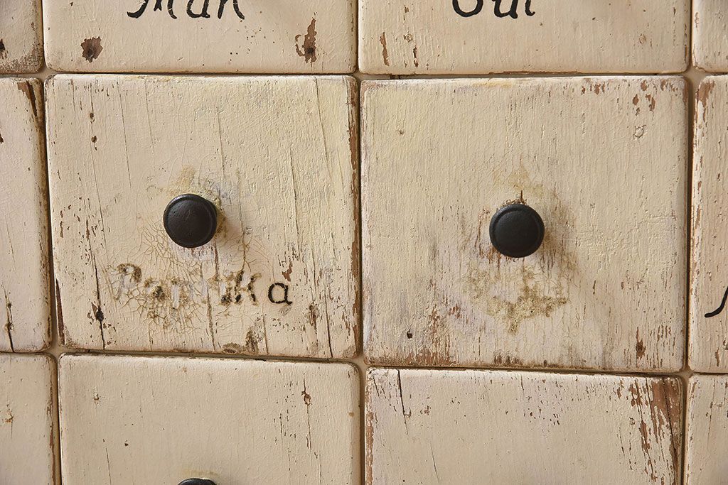 アンティーク家具　ヨーロッパアンティーク　レトロな雰囲気がかわいい小引き出し