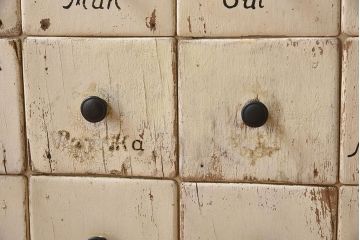 アンティーク家具　ヨーロッパアンティーク　レトロな雰囲気がかわいい小引き出し