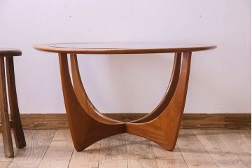 ヴィンテージ家具　G-plan(ジープラン)　北欧ビンテージ　チーク材　ガラストップラウンドテーブル(センターテーブル・コーヒーテーブル)(3)