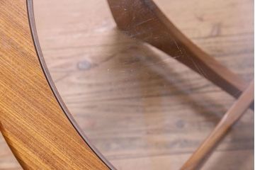 ヴィンテージ家具　G-plan(ジープラン)　北欧ビンテージ　チーク材　ガラストップラウンドテーブル(センターテーブル・コーヒーテーブル)(3)