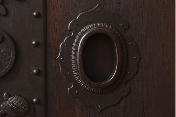 明治〜大正期　総欅材のアンティーク蔵戸(玄関戸)