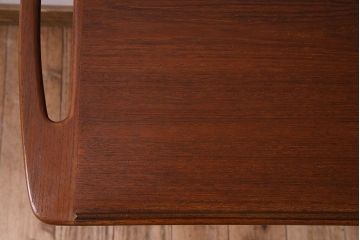 ヴィンテージ家具　北欧ビンテージ　チーク材　シンプルなキャスター付きトロリー(キッチンワゴン)