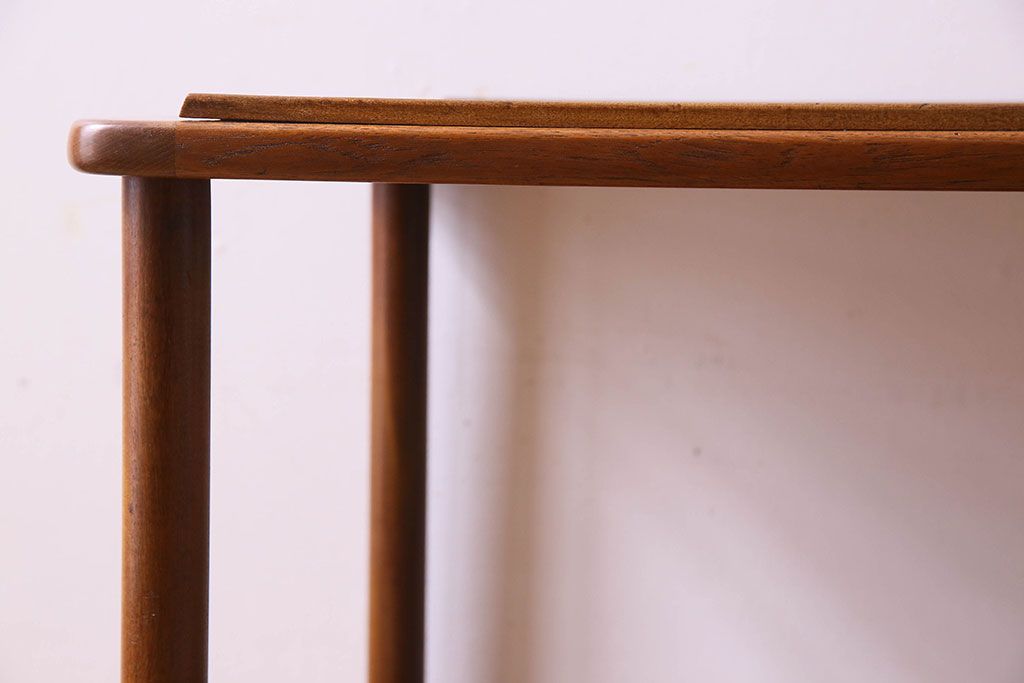 ヴィンテージ家具　北欧ビンテージ　チーク材　シンプルなキャスター付きトロリー(キッチンワゴン)