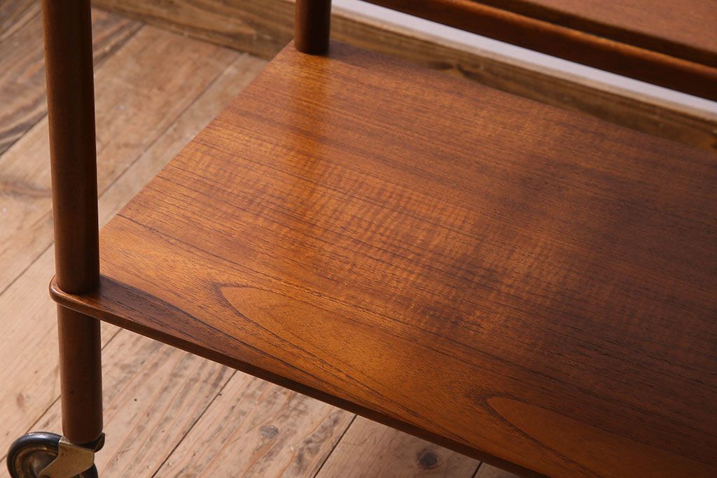 ヴィンテージ家具　北欧ビンテージ　チーク材　シンプルなキャスター付きトロリー(キッチンワゴン)