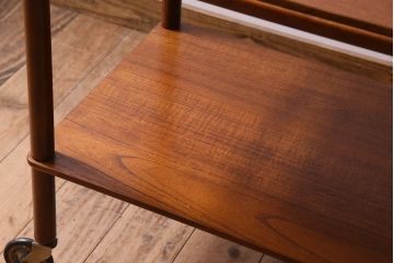 ヴィンテージ家具　北欧ビンテージ　チーク材　シンプルなキャスター付きトロリー(キッチンワゴン)
