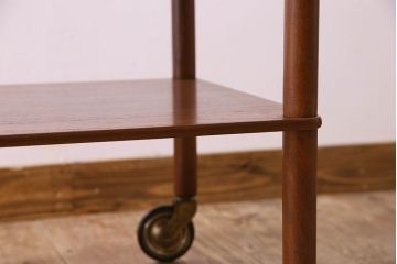 ヴィンテージ家具　北欧ビンテージ　チーク材　シンプルなキャスター付きトロリー(キッチンワゴン)