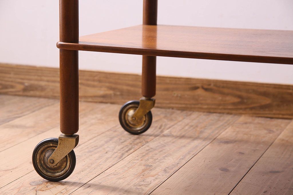ヴィンテージ家具　北欧ビンテージ　チーク材　シンプルなキャスター付きトロリー(キッチンワゴン)