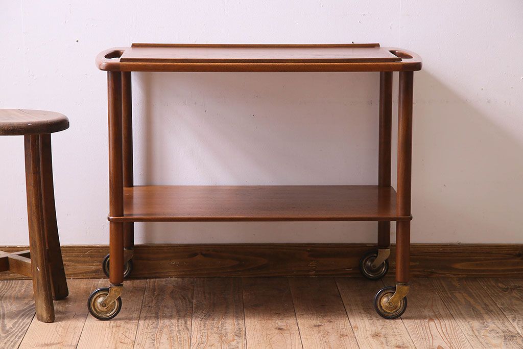 ヴィンテージ家具　北欧ビンテージ　チーク材　シンプルなキャスター付きトロリー(キッチンワゴン)