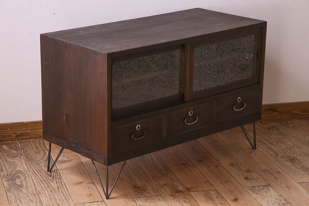 アンティーク家具　昭和期　和製アンティーク　結霜ガラス　桐材製の鉄脚ローボード(ローチェスト)